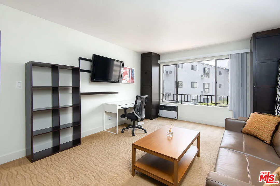 Building Photo - 10982 Roebling Ave #462