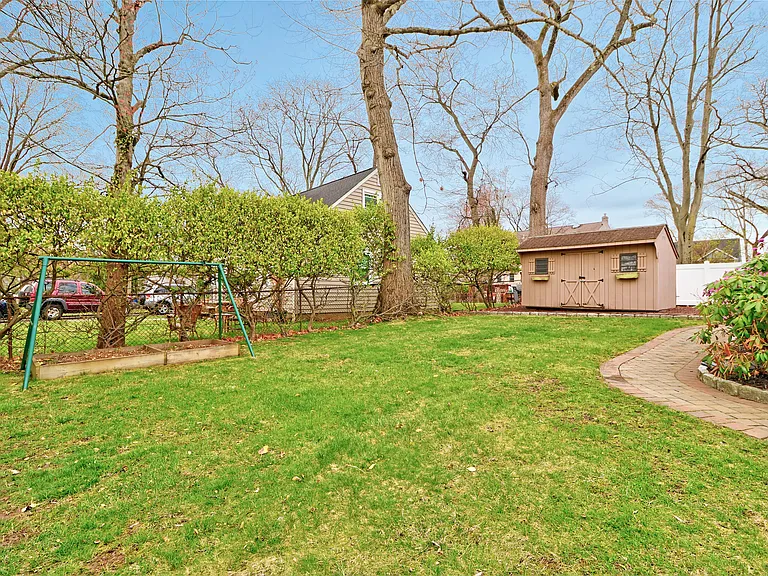 1 Salem Pl — Photo 17