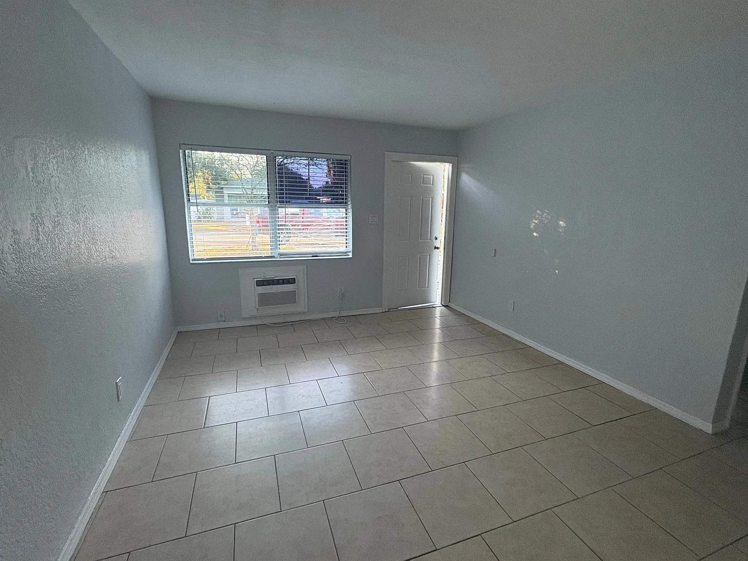 2 bed, 650 sqft, $1,250 — Photo 2