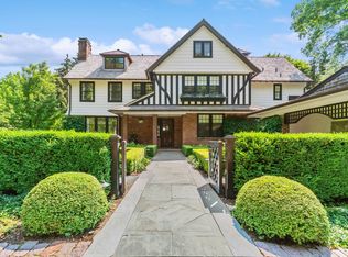 1296 N Green Bay Rd, Lake Forest, IL 60045