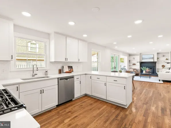 2502 Lisbon Ln, Alexandria, VA 22306