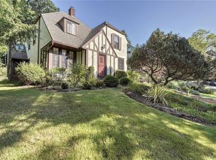 335 Cobbs Hill Dr, Rochester, NY 14610