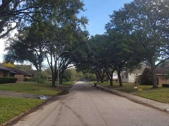 5th image of 10315 Cliffwood Dr
