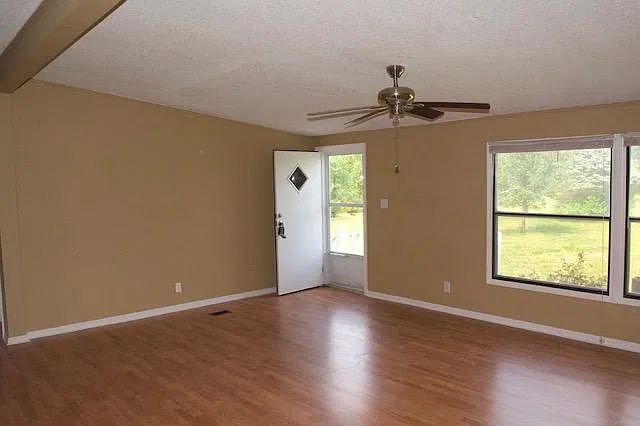1016 Bethesda Rd — Photo 4