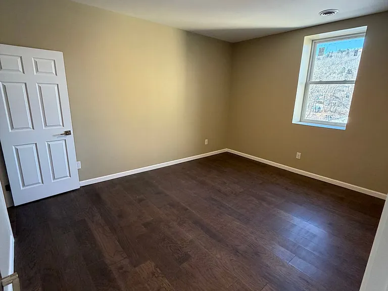 550 Spruce St — Photo 9