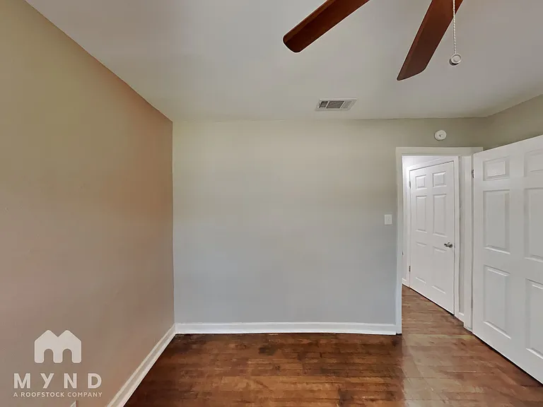 512 E University Ave — Photo 14