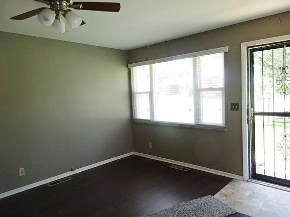 3rd image of 164 Twinbrook Dr