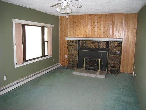 Living Room with fireplace