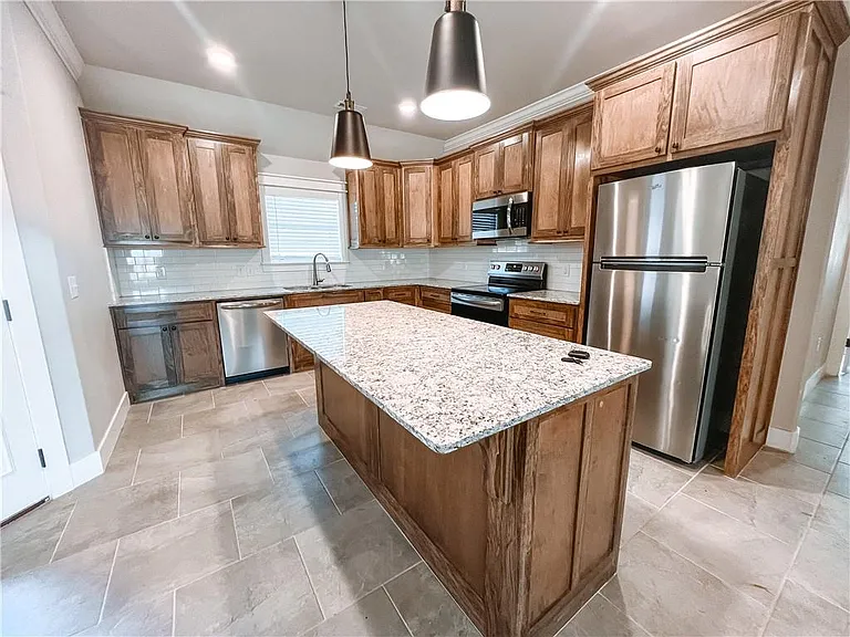 1052 Hampton St — Photo 3