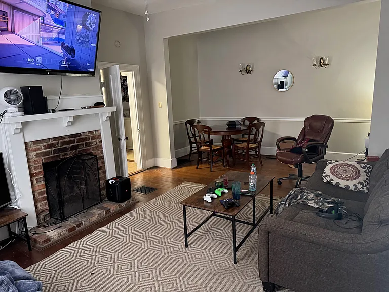 2408 Devine St #B — Photo 7
