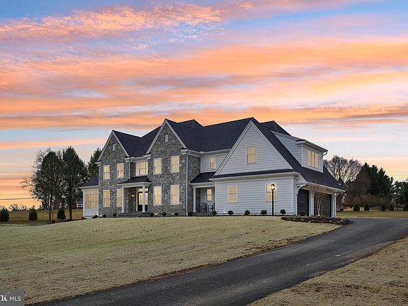 2nd image of 1337 Carolannes Way #B3