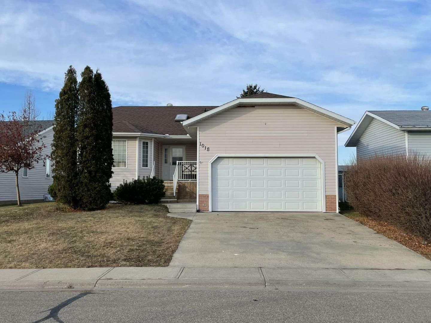 1018 E 21st St, Wainwright, AB T9W 1N5 Zillow