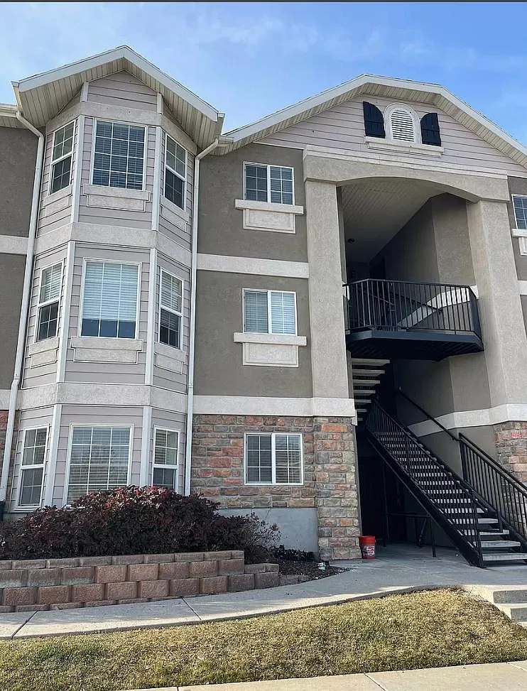 3 bed, 1200 sqft, $1,950 — Photo 1