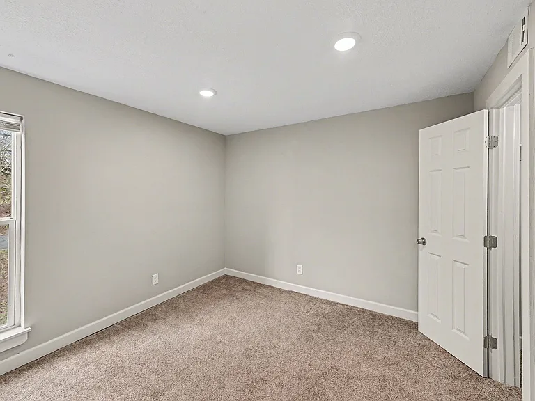 Meadowbrook Apartments — Photo 14