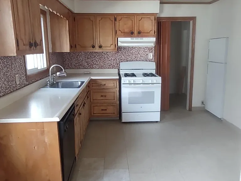 206 Pattison St #2 — Photo 10