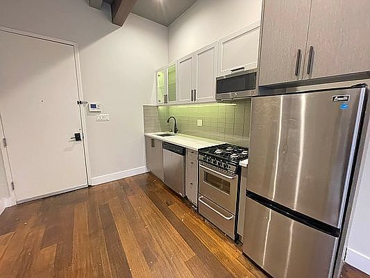 2nd image of 533 Park Pl #1O