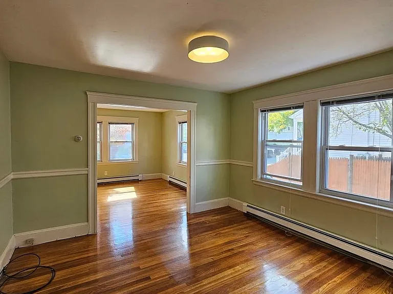 18 Banks St #1 — Photo 3