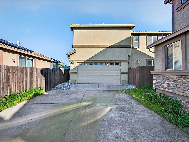 390 Caravaggio Cir — Photo 88