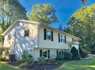 26 Founder Ave, Warwick, RI 02886