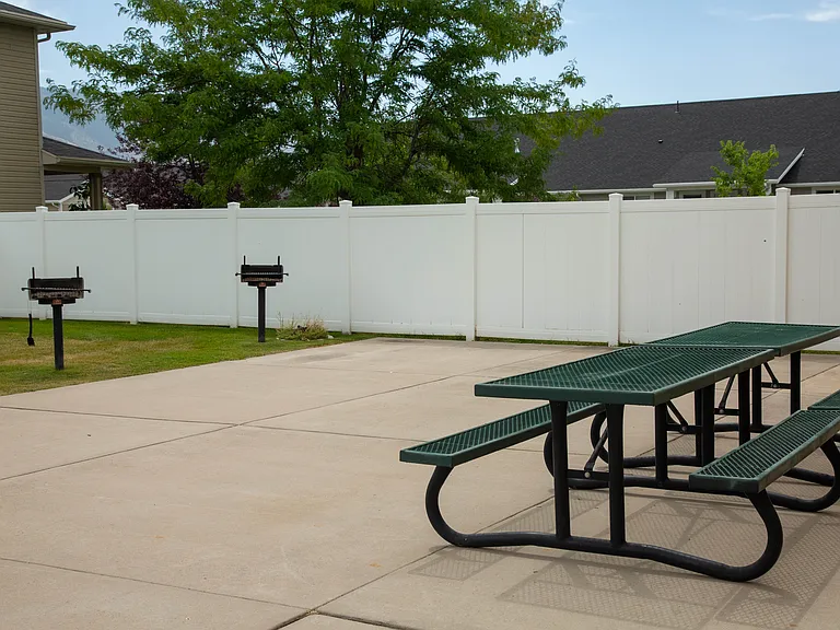Hanbury Manor Apartments — Photo 20