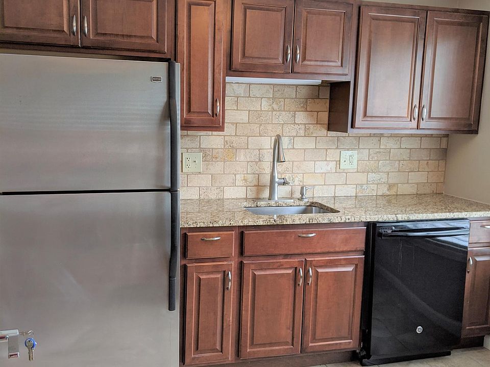 Kitchen - garbage disposal, under mount sink, stainless steel refrigerator, dishwasher