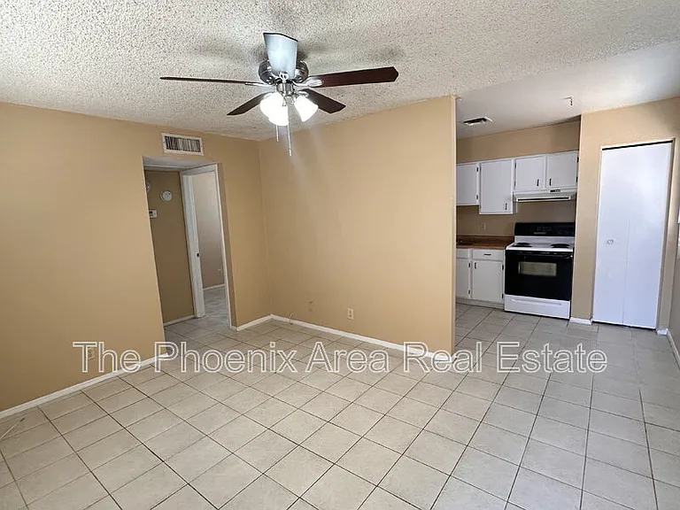 4820 E Willetta St #3 — Photo 2