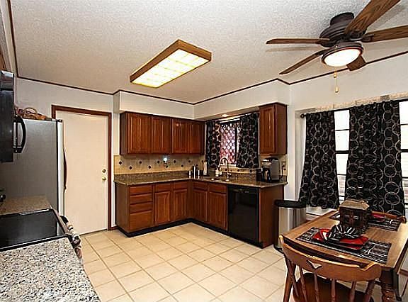 4th image of 4401 Santa Cruz Ln