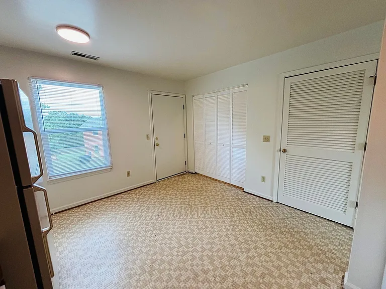 2 Bedroom, 1 Bath Apartment — Photo 19