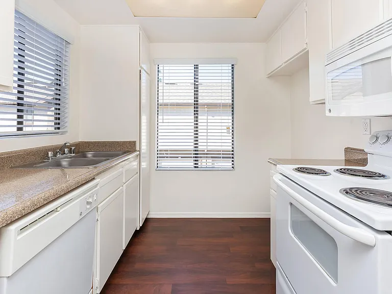 Emerald Court Apartment Homes — Photo 22