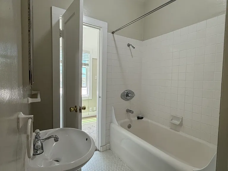 2451 Le Conte — Photo 13