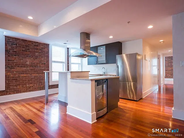 2 bed, 1.5 bath, 1541 sqft, $3,100 — Photo 2