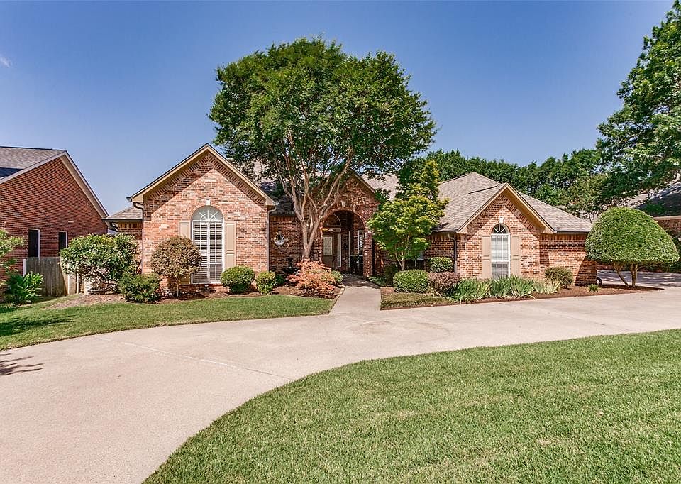 1st image of 301 Stonebridge Dr