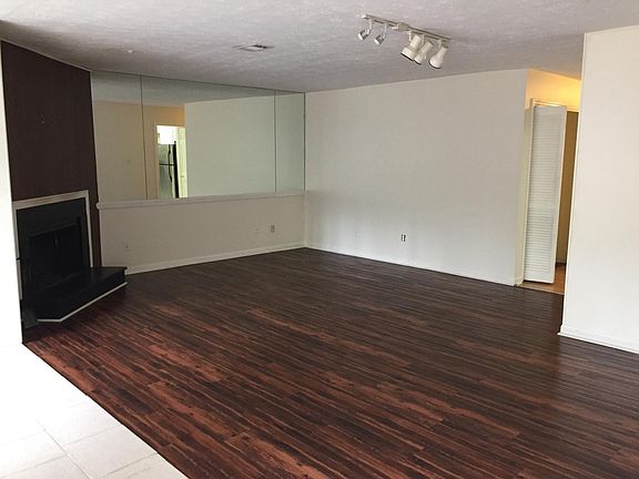 4th image of 748 Somerset Ct SE #748