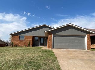 1130 Hillcrest Dr, Enid, OK 73701