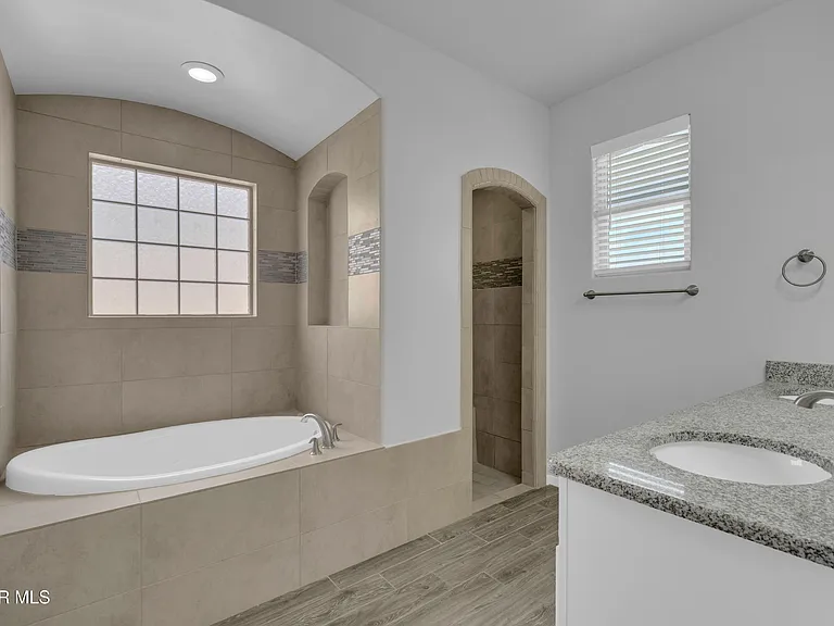 7846 Enchanted Ridge Dr — Photo 26
