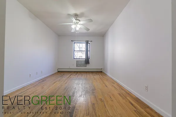 Rented by Evergreen Apartments BK | media 7