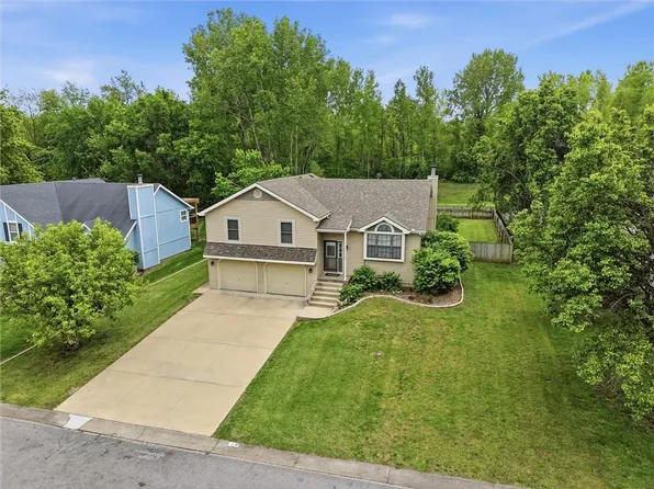 913 Park Ave, Leavenworth, KS 66048