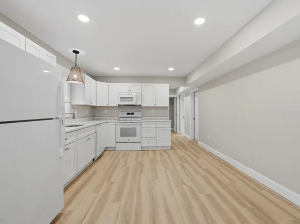 104 Hilltop Dr #A, Southbridge, MA 01550