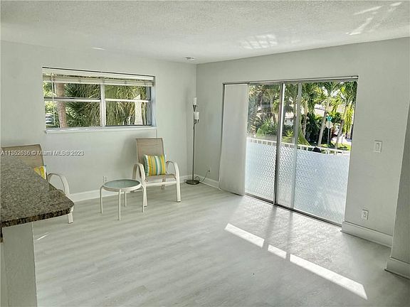 4th image of 2715 NE 49th St APT 208