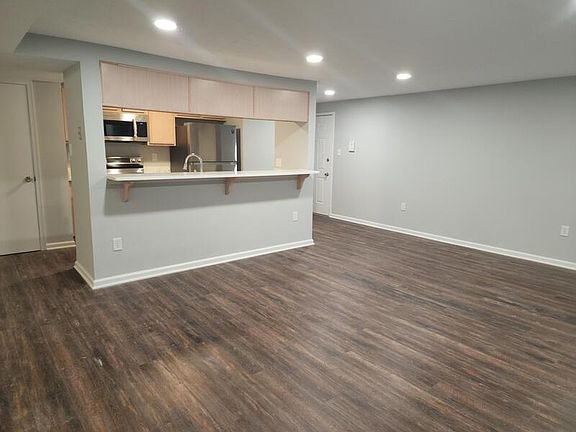 2nd image of 9387 Horse Castle Ct Unit 804