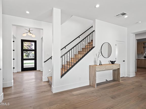 2nd image of 4015 E GLENROSA Avenue