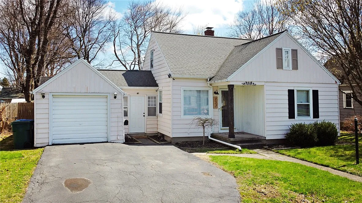 222 Oakwood Rd photo 1