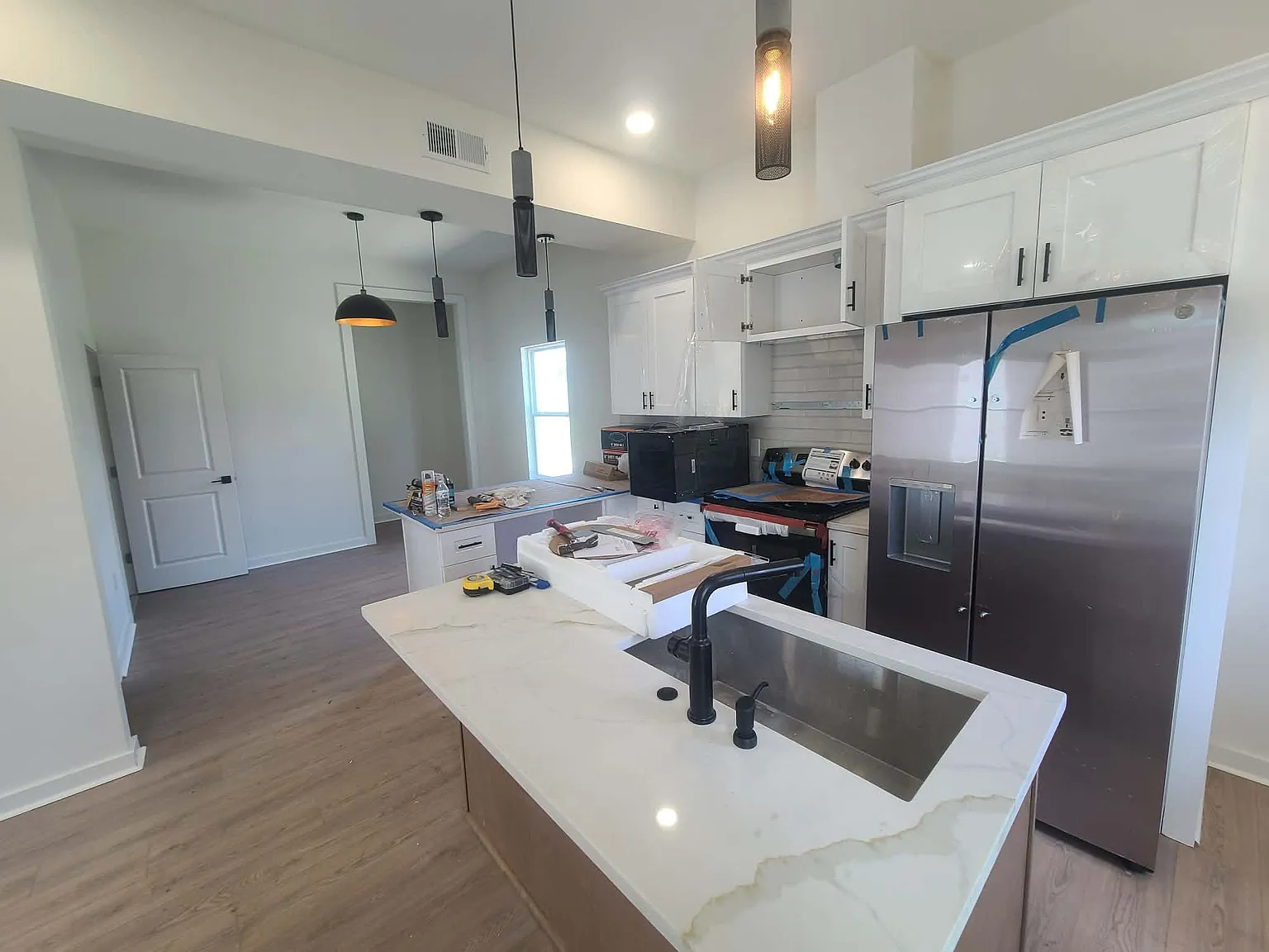 3 bed, 1.5 bath, 1600 sqft, $2,100 — Photo 3
