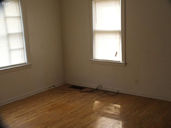 3rd image of 1317 McEwen St