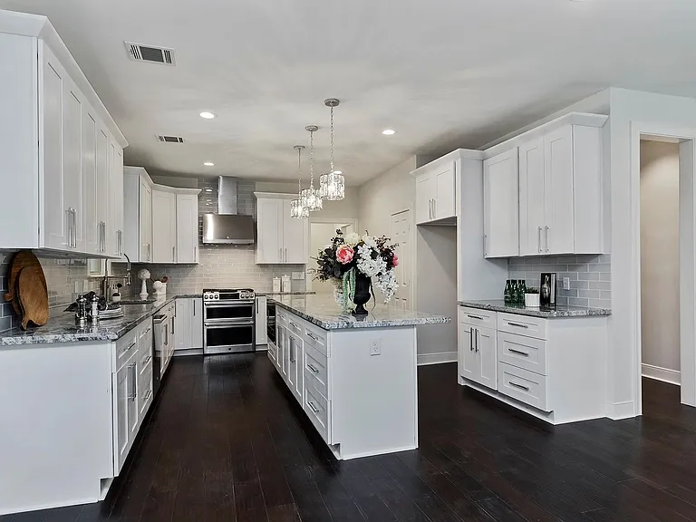 810 Herdsman Dr — Photo 11