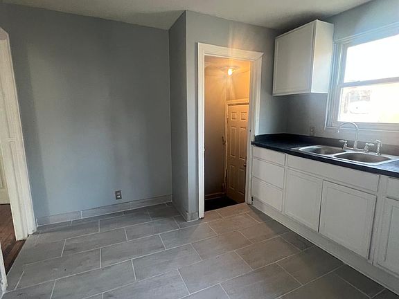 2nd image of 10141 Roxbury St