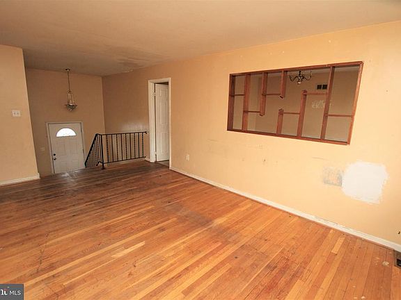3rd image of 2548 Paxton St