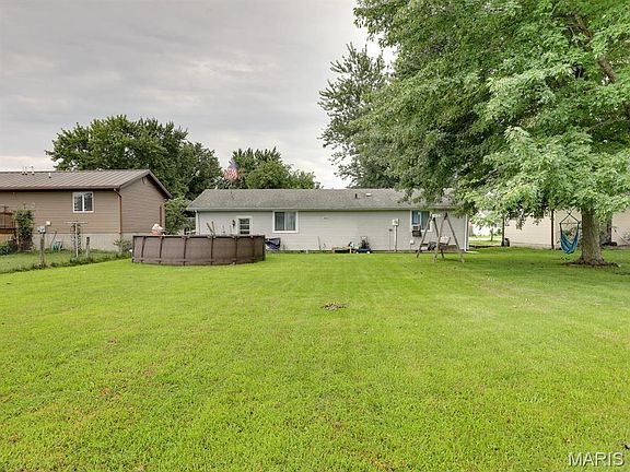 5th image of 325 Westwood Dr