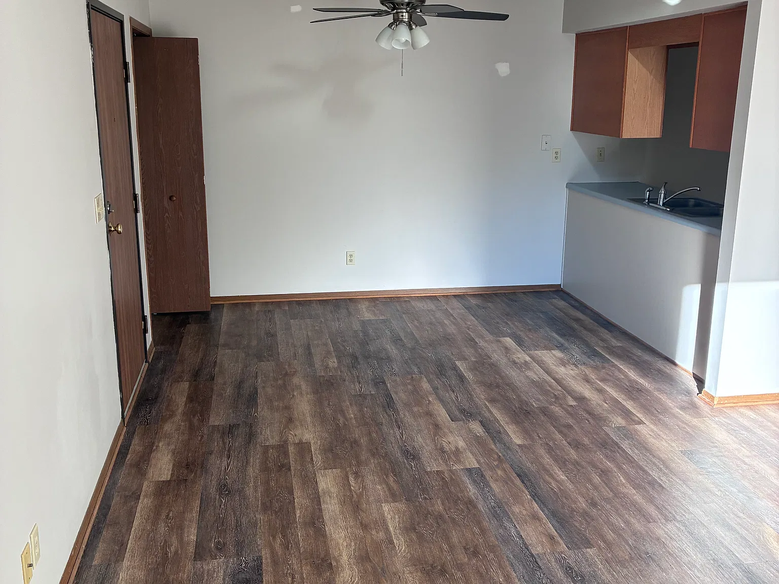 2 bed, 950 sqft, $1,050 — Photo 2