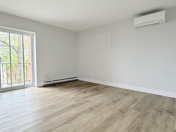 4th image of 1030 Lillian Ave Unit 101